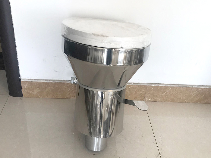 带盖式不锈钢坐便器